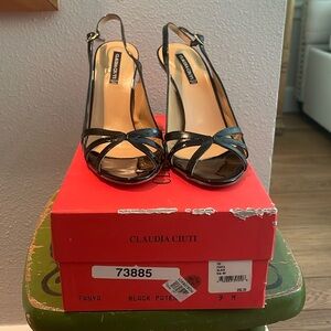 Claudia Ciuti Fanya Black Patent shoes size 9M